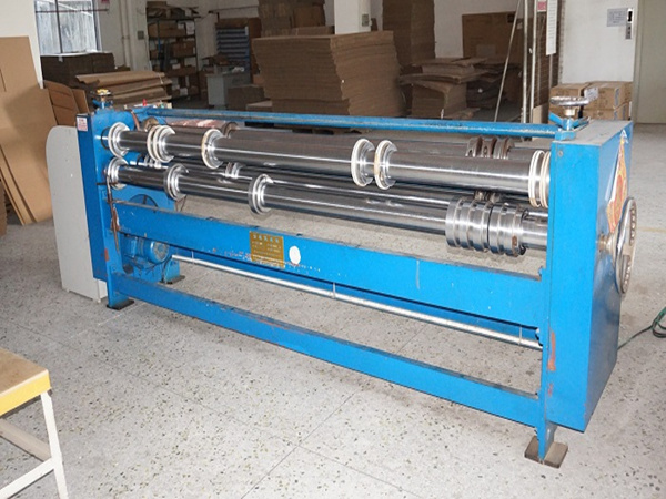 銘(ming)燊紙箱廠3米分(fèn)紙機