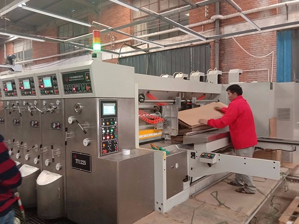 彩箱印刷設備(bei)